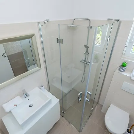 Donato With Jacuzzi Villa