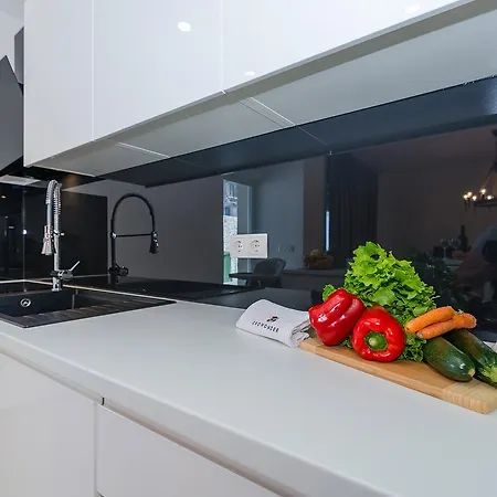 Donato With Jacuzzi וילה