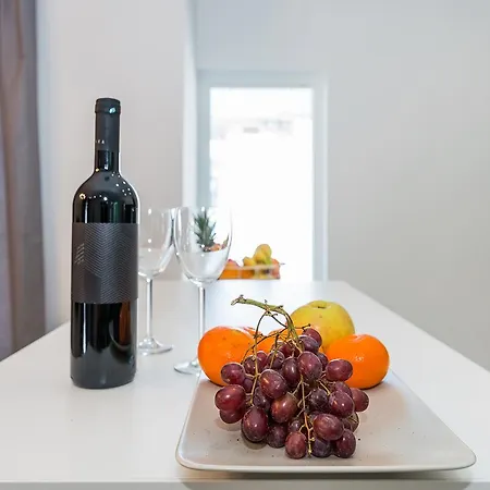 Donato With Jacuzzi Villa *