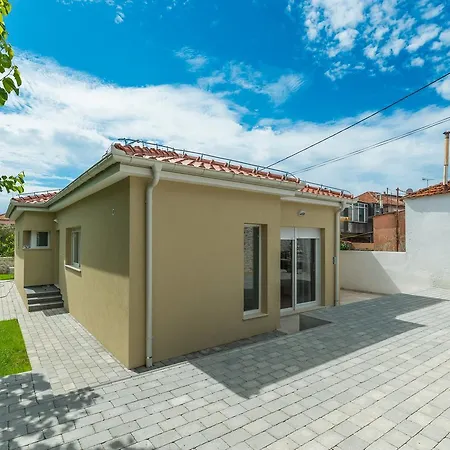 Donato With Jacuzzi זאדאר