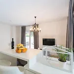 Donato With Jacuzzi Villa *