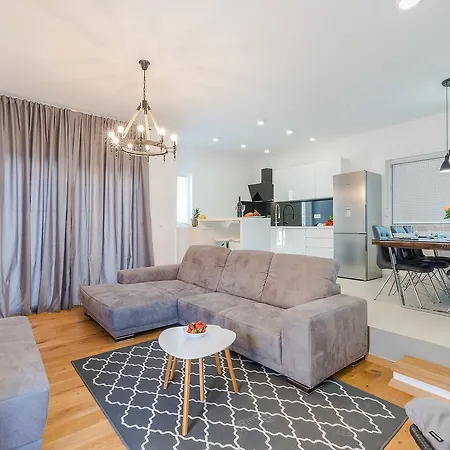 Βίλα Donato With Jacuzzi *